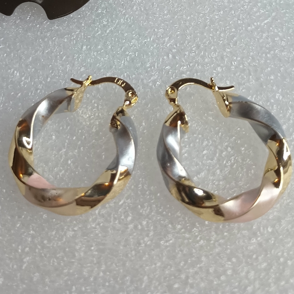 🎄14k Gold Plated Tri Tone Earrings - Picture 12 of 17